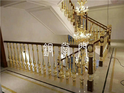 銅欄杆，第一眼便已經喜歡上了！